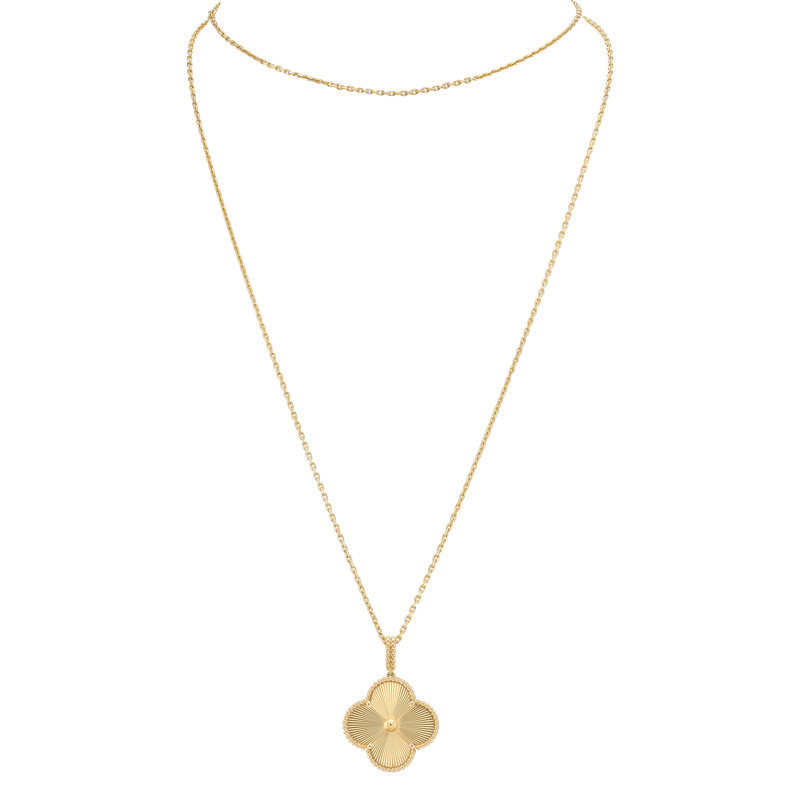 Van cleef single 2024 clover necklace