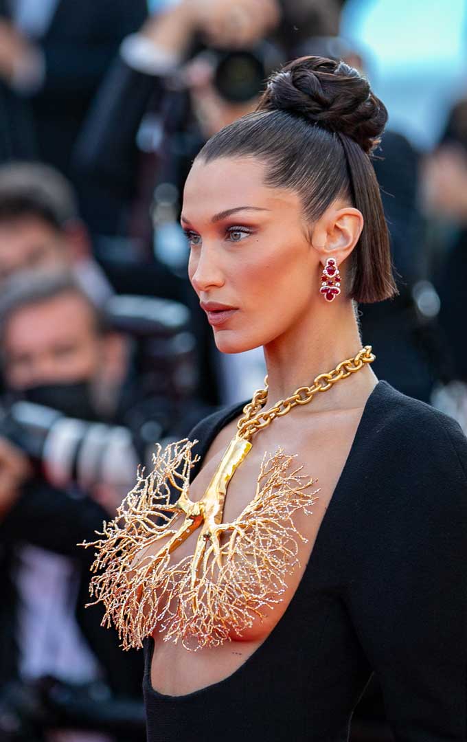 Bella Hadid Schiaparelli lung necklace close ip