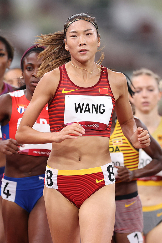 https://voguesg.s3.ap-southeast-1.amazonaws.com/wp-content/uploads/2021/08/03125600/olympics-asian-female-athletes-vogue-singapore-wang-chunyu.jpg