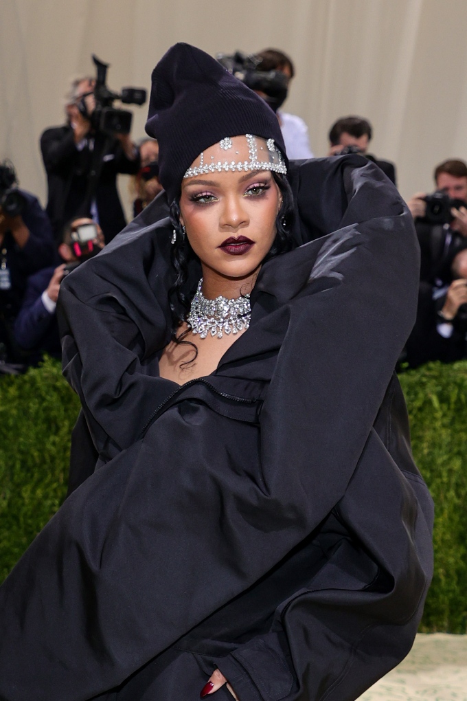 Vogue Singapore 2021 - met gala beauty - celebrities fashion makeup hair