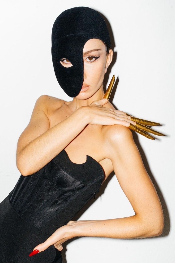 Vogue Singapore 2021 - schiaparelli paris fashion week spring summer 2022 runway beauty makeup gold nails