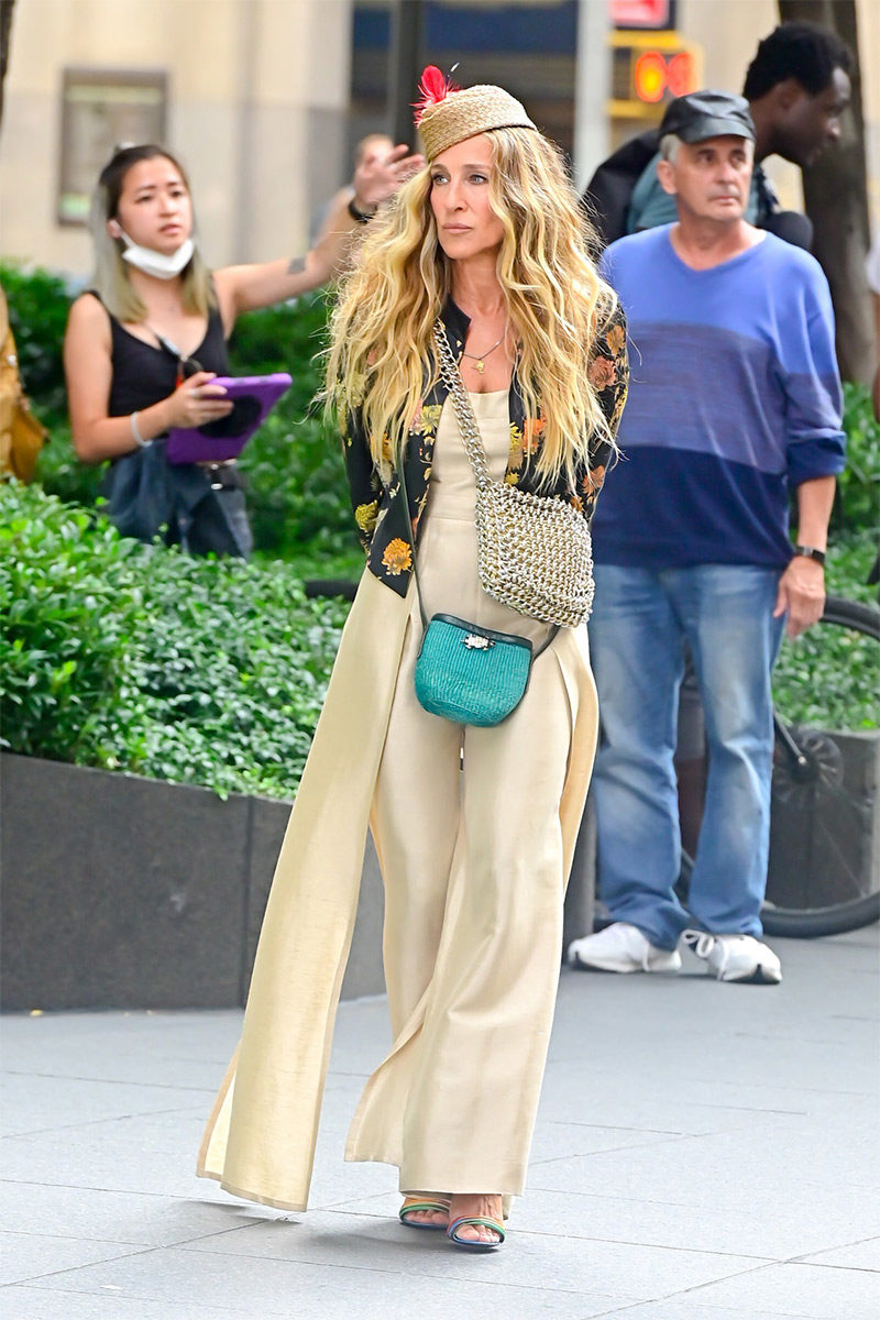 22 Carrie Bradshaw Outfits Ranked From Unique To Chic