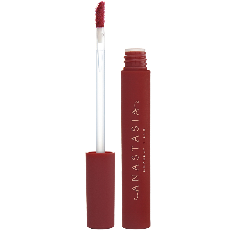 Think highly pigmented colour with a weightless, untraceable finish
