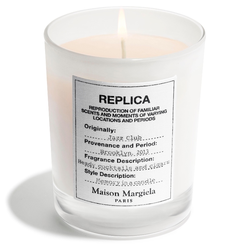 Pour yourselves a drink and indulge in the smooth notes of vanilla, tonic bean, tobacco, vetiver, leather and liquor