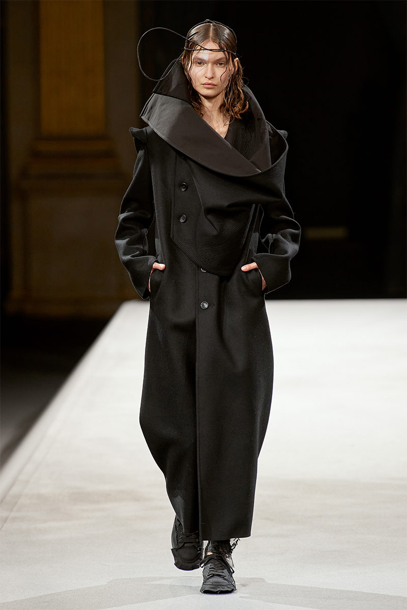 Vogue’s best looks from the Yohji Yamamoto fall/winter 2022 show