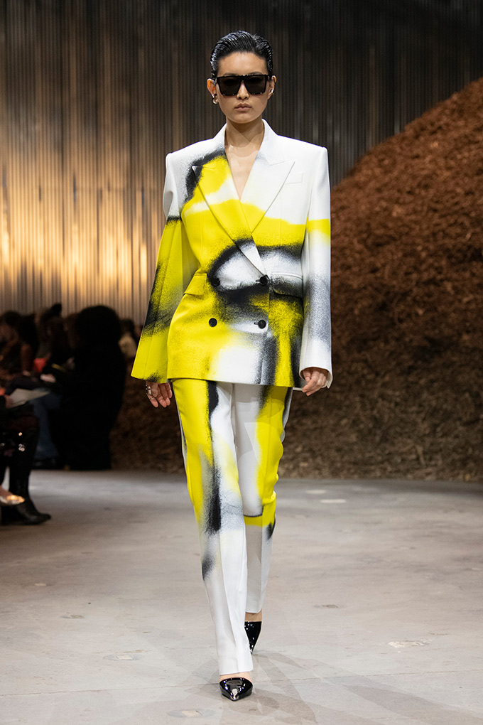 Vogue's best looks from the Alexander McQueen fall/winter 2022 show