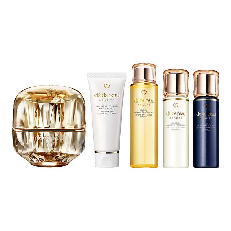 Available till May 12, this iconic skincare set features La Cr&egrave;me (30ml), Key Radiance Care Introductory Set, and a 60-min Facial Service Treatment