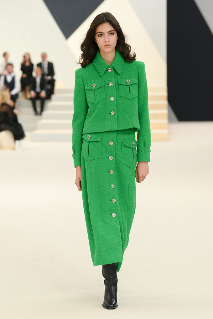 The Runway Rundown: Chanel's AW23 Parisienne-Inspired Couture Show