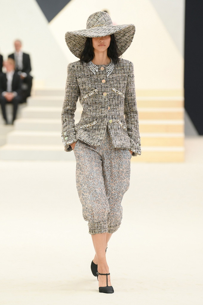 The Runway Rundown: Chanel's AW23 Parisienne-Inspired Couture Show