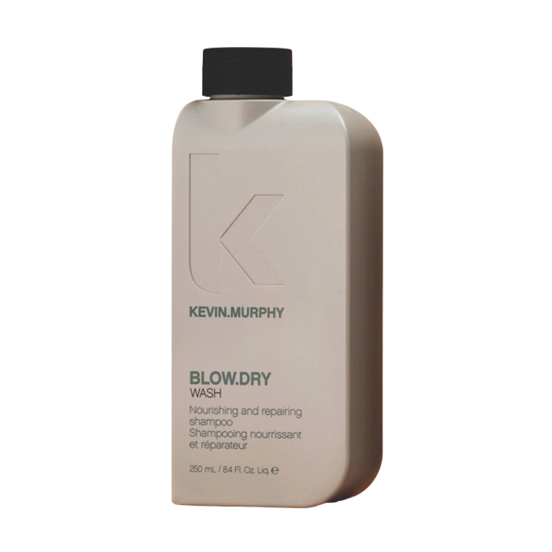 This sulphate-free wash hydrates, repairs and strengthens thanks to hard-working ingredients of wood bark complex and hydrolysed pea and rice proteins.