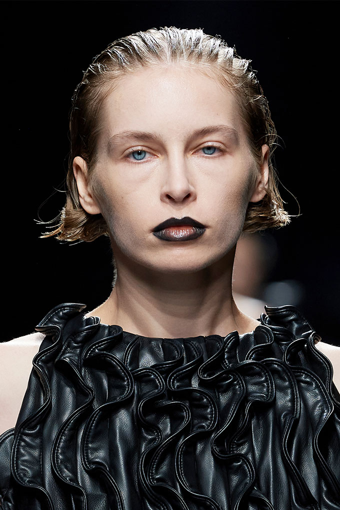 subversive lips feature