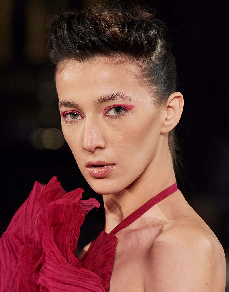 runway beauty trends_0000_Erziak HC clp S23 001