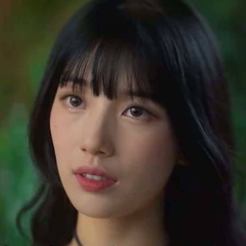 All of Suzy's best beauty moments in Netflix's 'Doona!