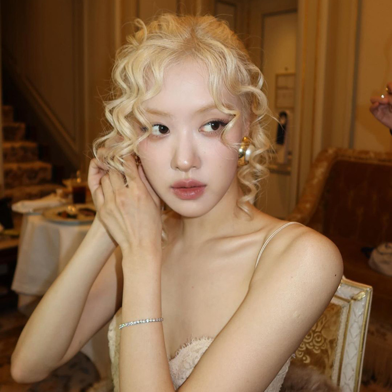 Rosé Blackpink Yves Saint Laurent YSL Paris Fashion Week SS25 curly hair