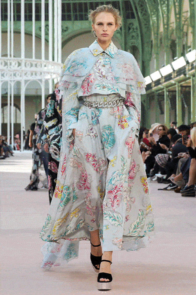 【新作・華やぎの一品】【CHANEL】Spring Summer 2025 Cuff PFW: Up In The Air At The Chanel Spring/Summer 2025 Show
