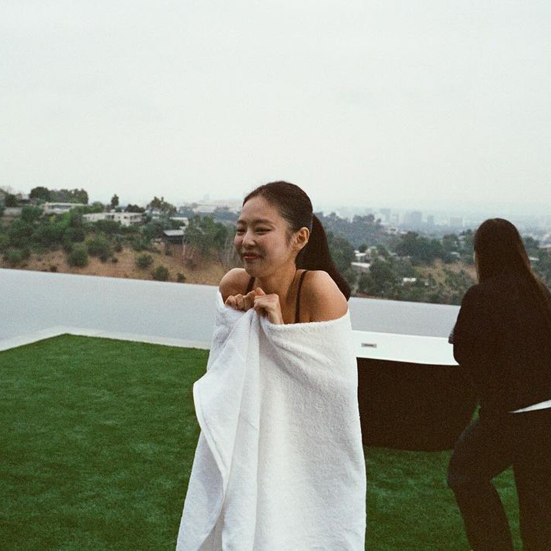 Jennie cold plunge k-pop wellness
