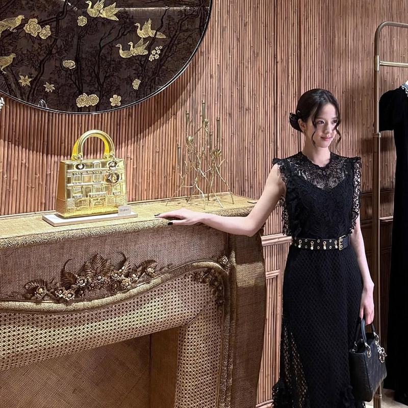 @sooyaaa__ Blackpink's Jisoo at Dior Gold House Bangkok 2024