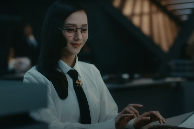 Jisoo earthquake fashion