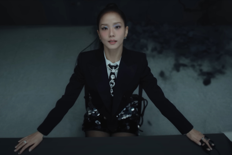 Jisoo earthquake fashion