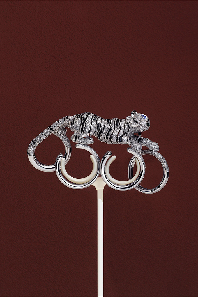 cartier white gugamal tiger four finger ring