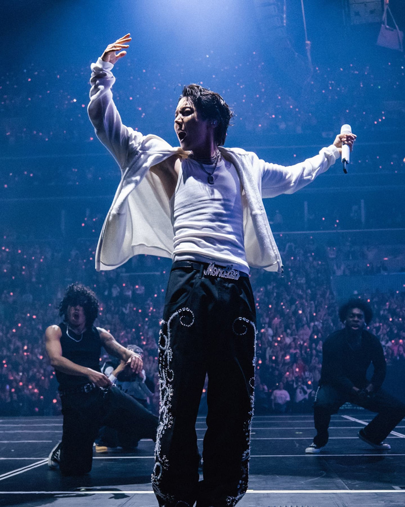 HOPE ON THE STAGE 舞台装飾の蝶と500000円デザイン j-hope Tour 'HOPE ON THE STAGE' in JAPAN: LIVE VIEWING
