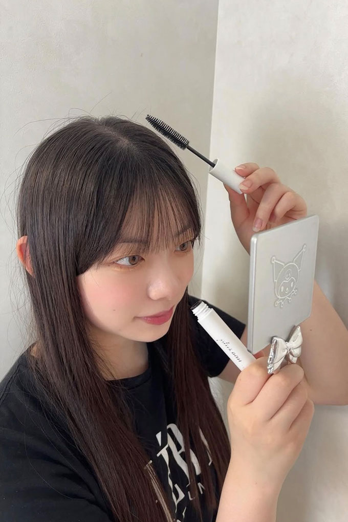 Japanese hair styling mascara by Plus Eau
