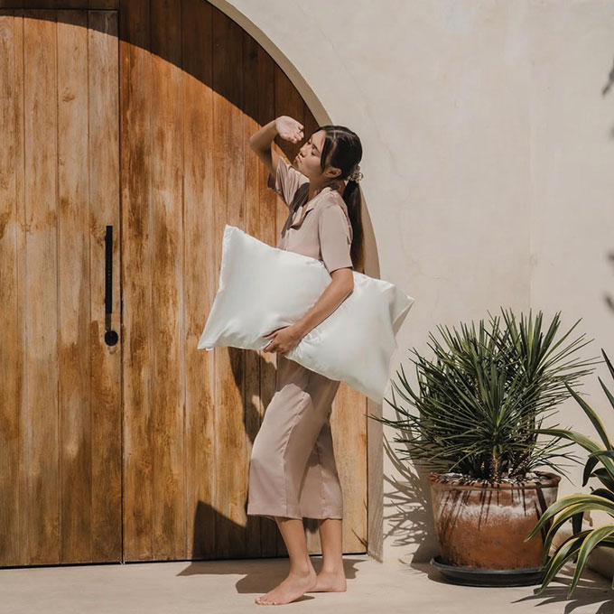 Burr White Silk Pillowcase