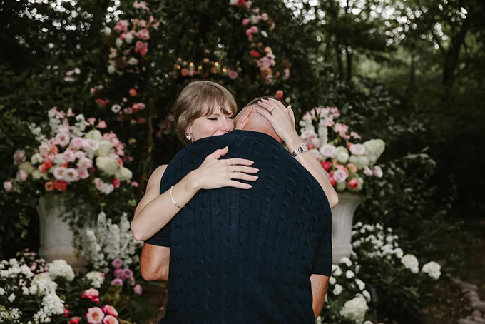taylor swift engagement ring travis kelce diamond