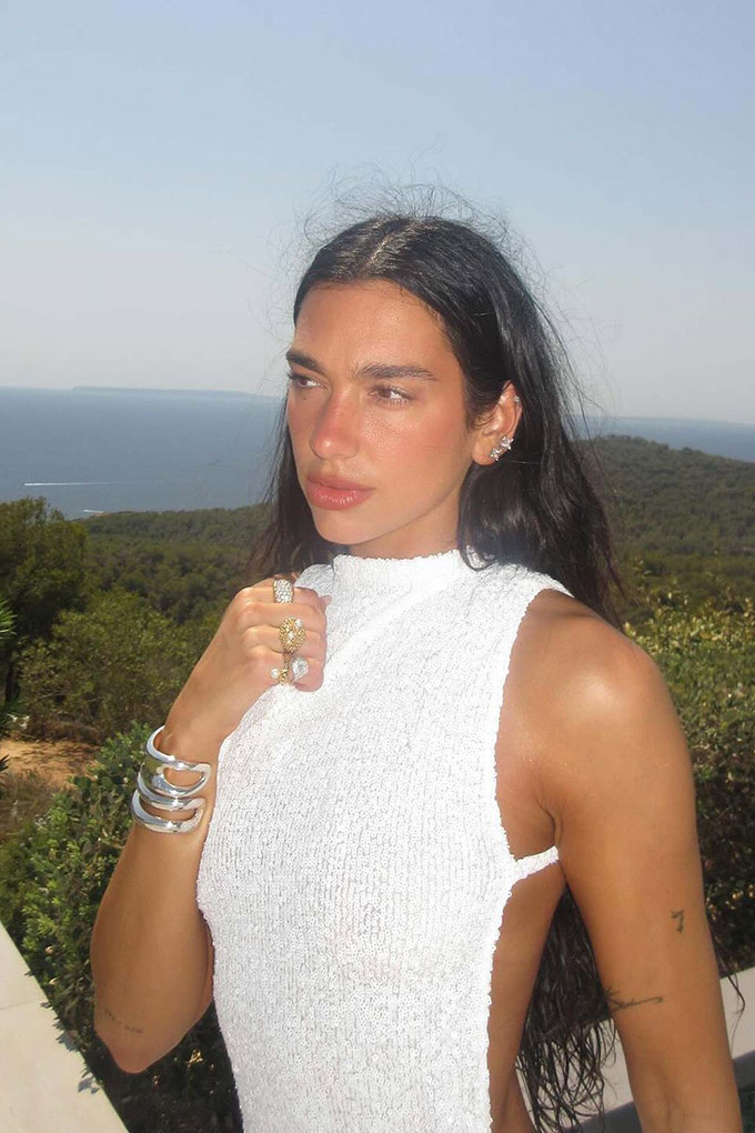 dua lipa pinky ring