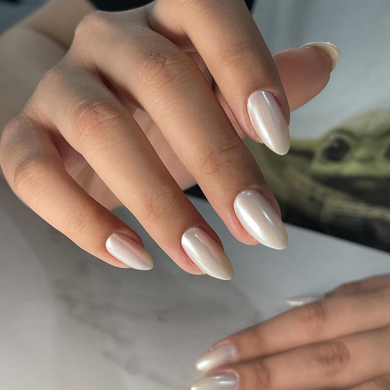 Cloud Dancer nails