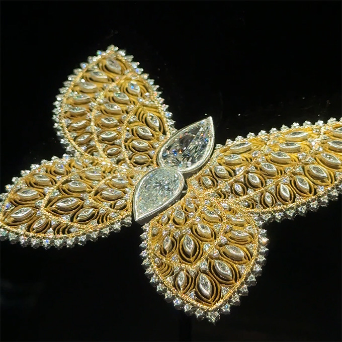 lucrezia andrea buccellati butterfly brooch 2023
