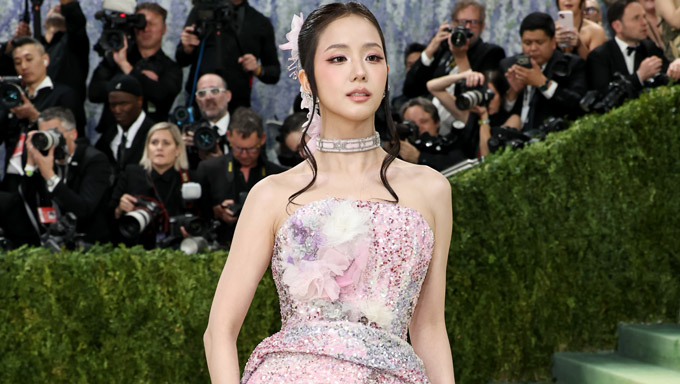 Jisoo made a dazzling, Dior-clad debut at the 2026 Met Gala