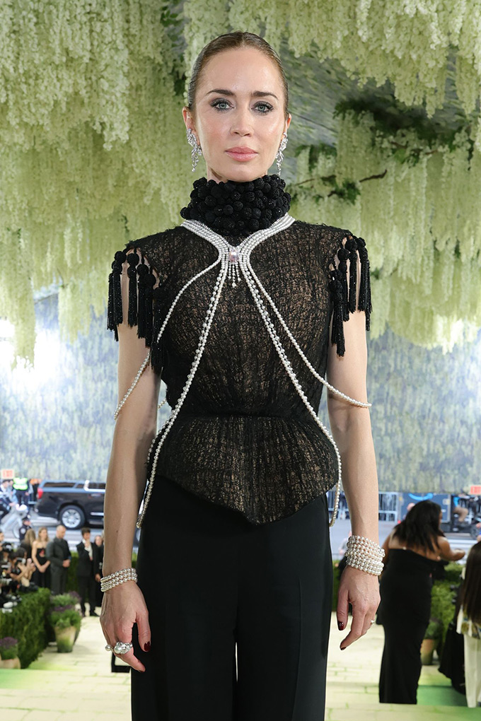 met gala 2026 emily blunt jewellery pearls mikimoto