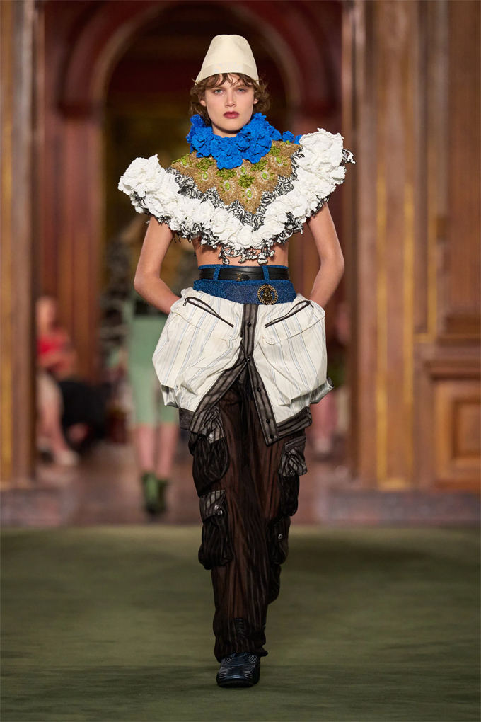 Vogue's best looks from the Louis Vuitton cruise 2027 show Vogue's best looks from the Louis Vuitton cruise 2027 show