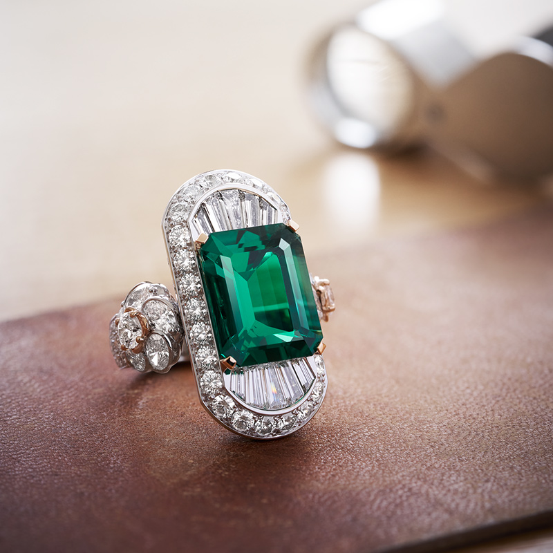 chanel imprime emeraude ring