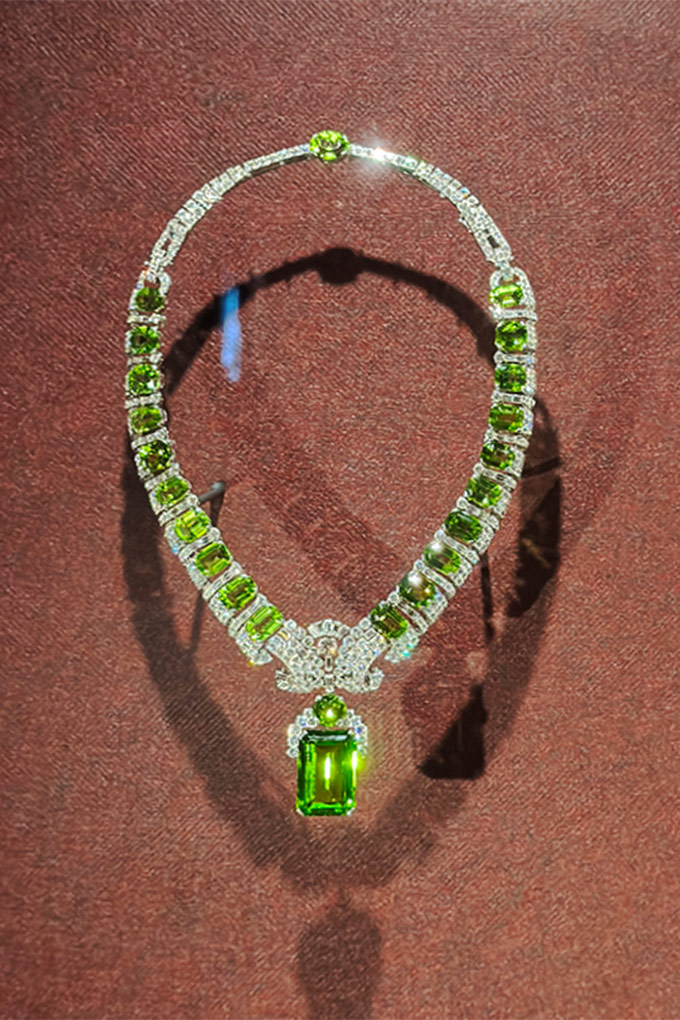 cartier edith chester beatty peridot necklace